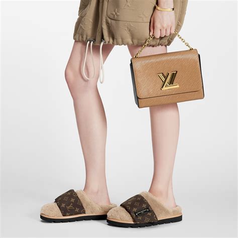 louis vuitton pillen blauw|louis vuitton flat mules.